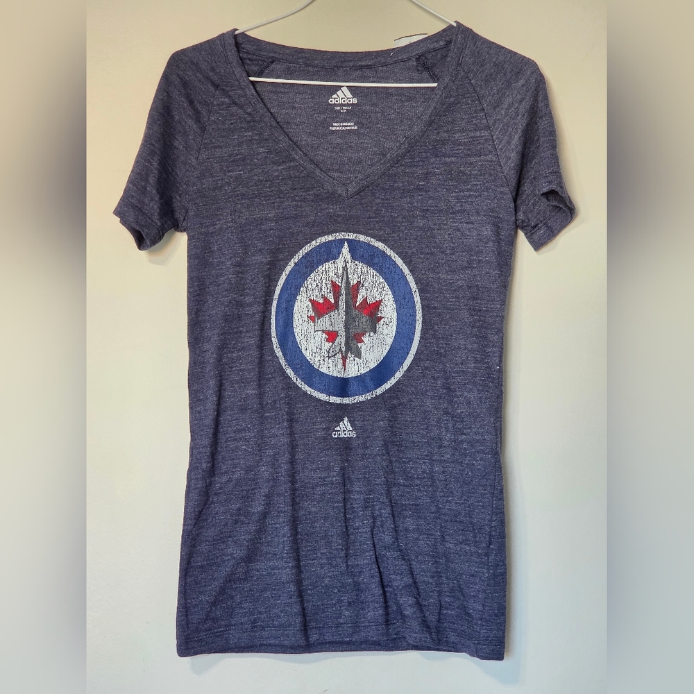 NWT Winnipeg Jets Blue Distressed Athleisure T shirt Adidas Size Small
